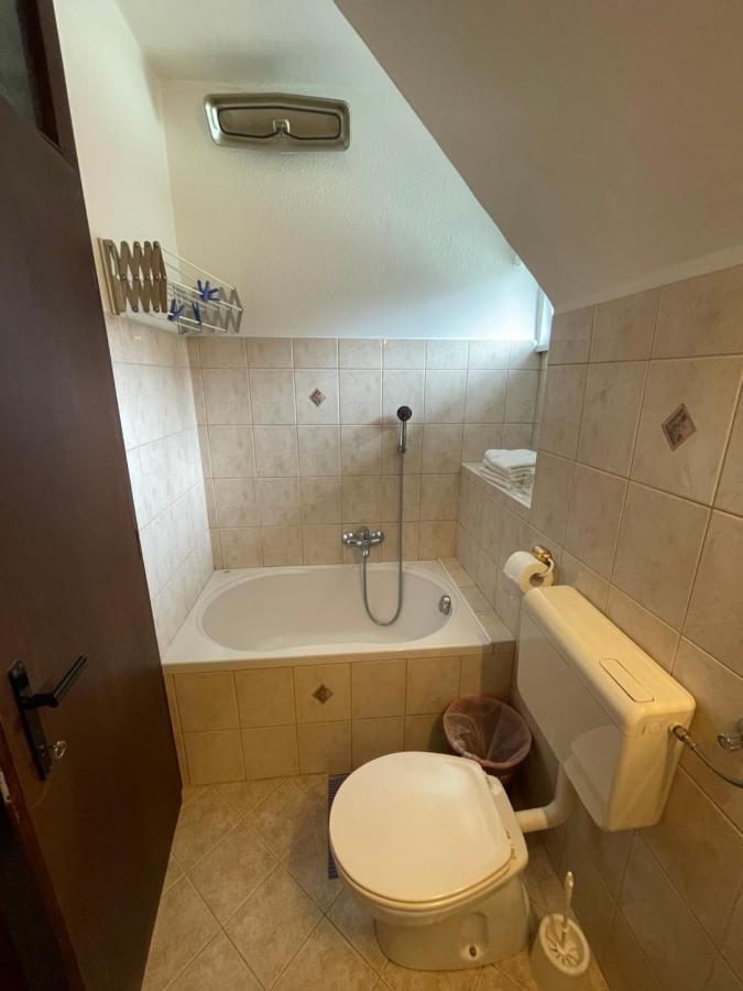 Apartments And Rooms Razen 보히니 외부 사진