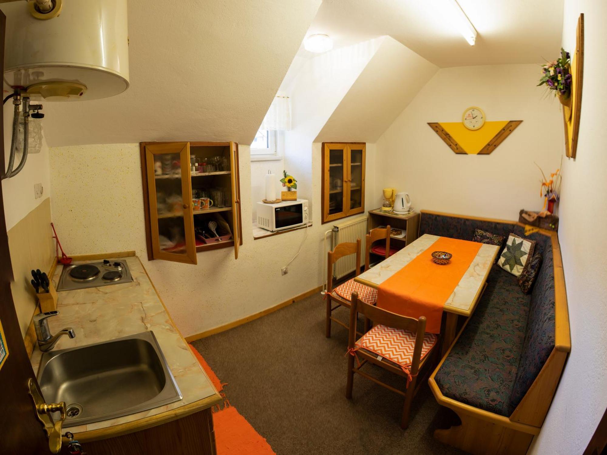 Apartments And Rooms Razen 보히니 외부 사진