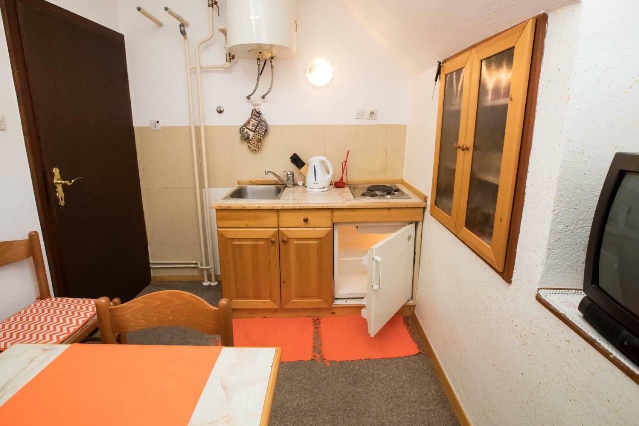 Apartments And Rooms Razen 보히니 외부 사진