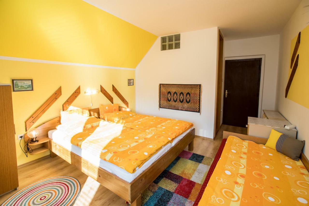 Apartments And Rooms Razen 보히니 외부 사진