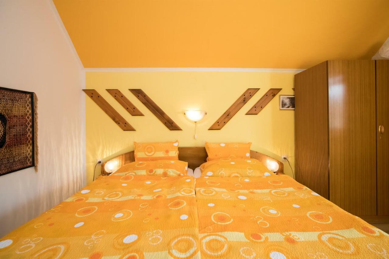 Apartments And Rooms Razen 보히니 외부 사진