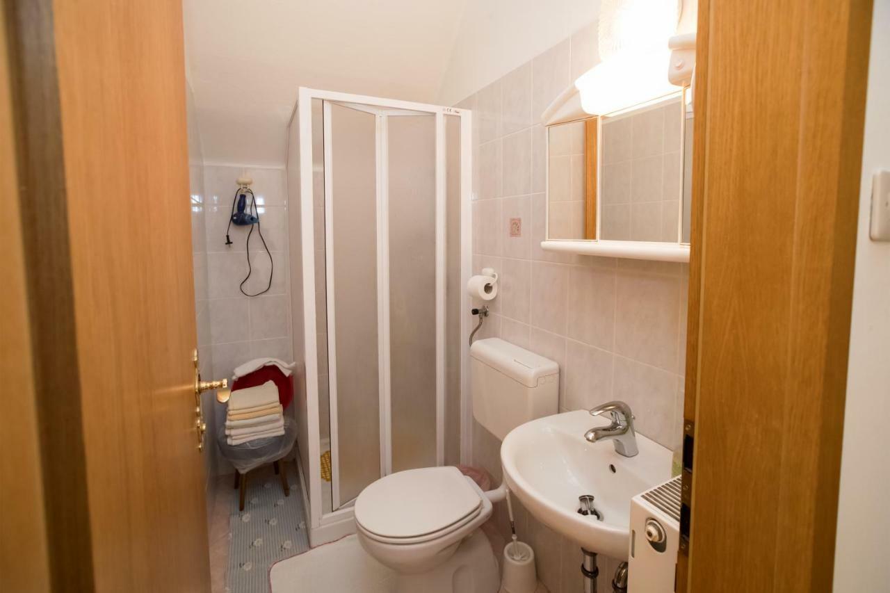 Apartments And Rooms Razen 보히니 외부 사진