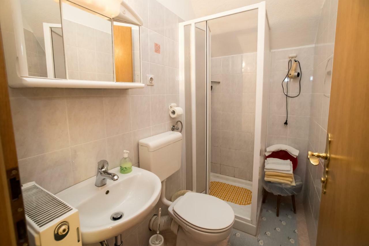 Apartments And Rooms Razen 보히니 외부 사진